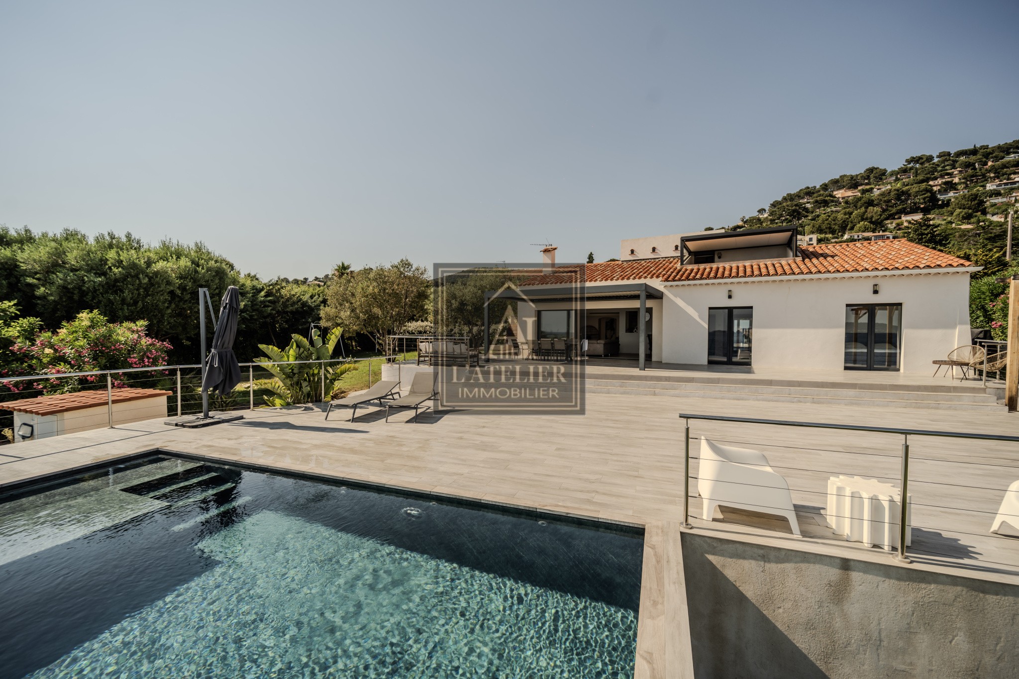 Propriété d'exception avec vue mer panoramique à Carqueiranne — photo 17