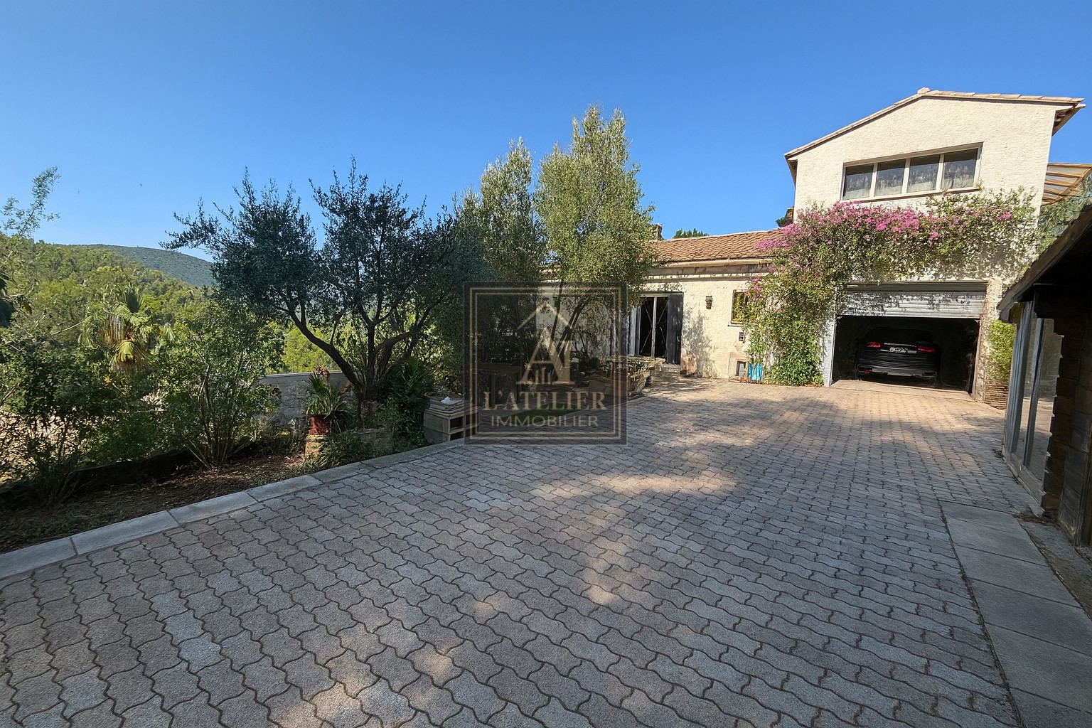 Maison avec vue, garage de 40 m2 et annexe multi-usage de 40 m2 sur une parcelle de 1010 m2 — photo 9