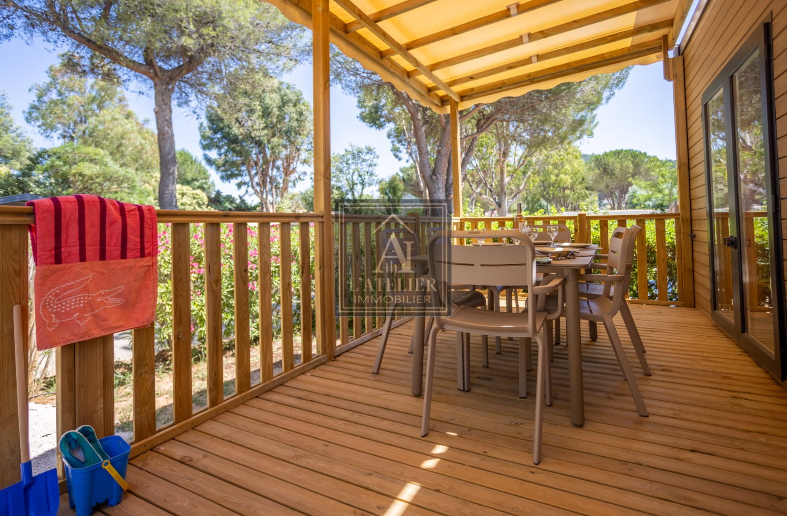 Mobil-home tout confort dans un cadre idyllique à La Crau, camping Le Hameau des Pins — photo 2