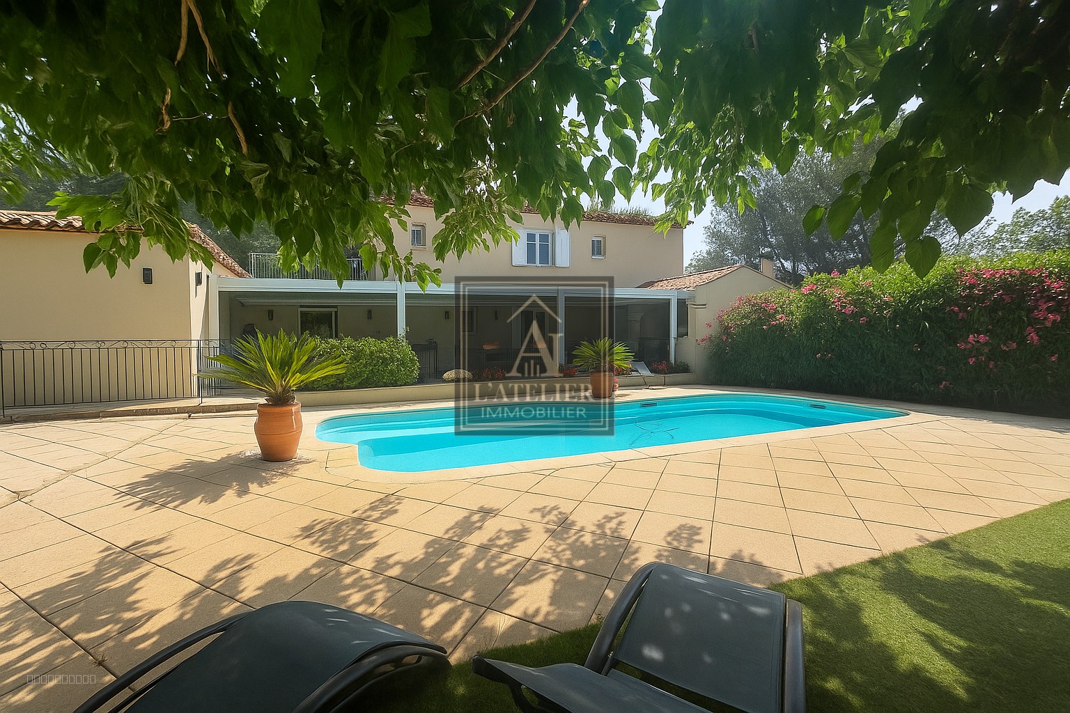 Bastide provençale de 250 m2 avec dépendance de 70 m2, sous sol de 100 m2, piscine sur une parcelle de 16 000 — photo 12
