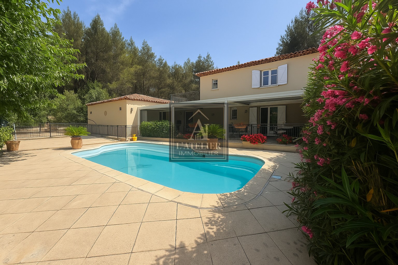 Bastide provençale de 250 m2 avec dépendance de 70 m2, sous sol de 100 m2, piscine sur une parcelle de 16 000 — photo 3