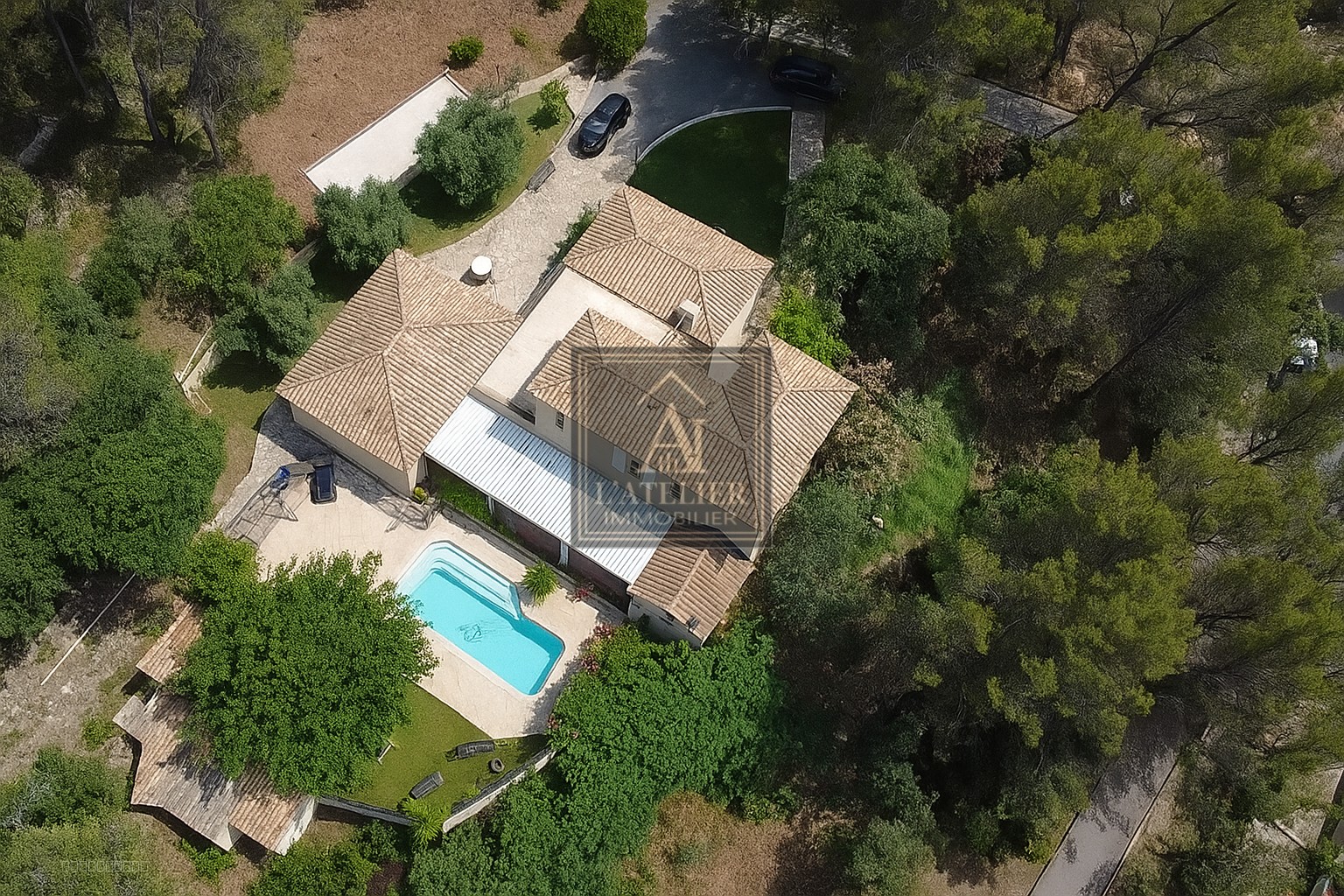 Bastide provençale de 250 m2 avec dépendance de 70 m2, sous sol de 100 m2, piscine sur une parcelle de 16 000 — photo 8