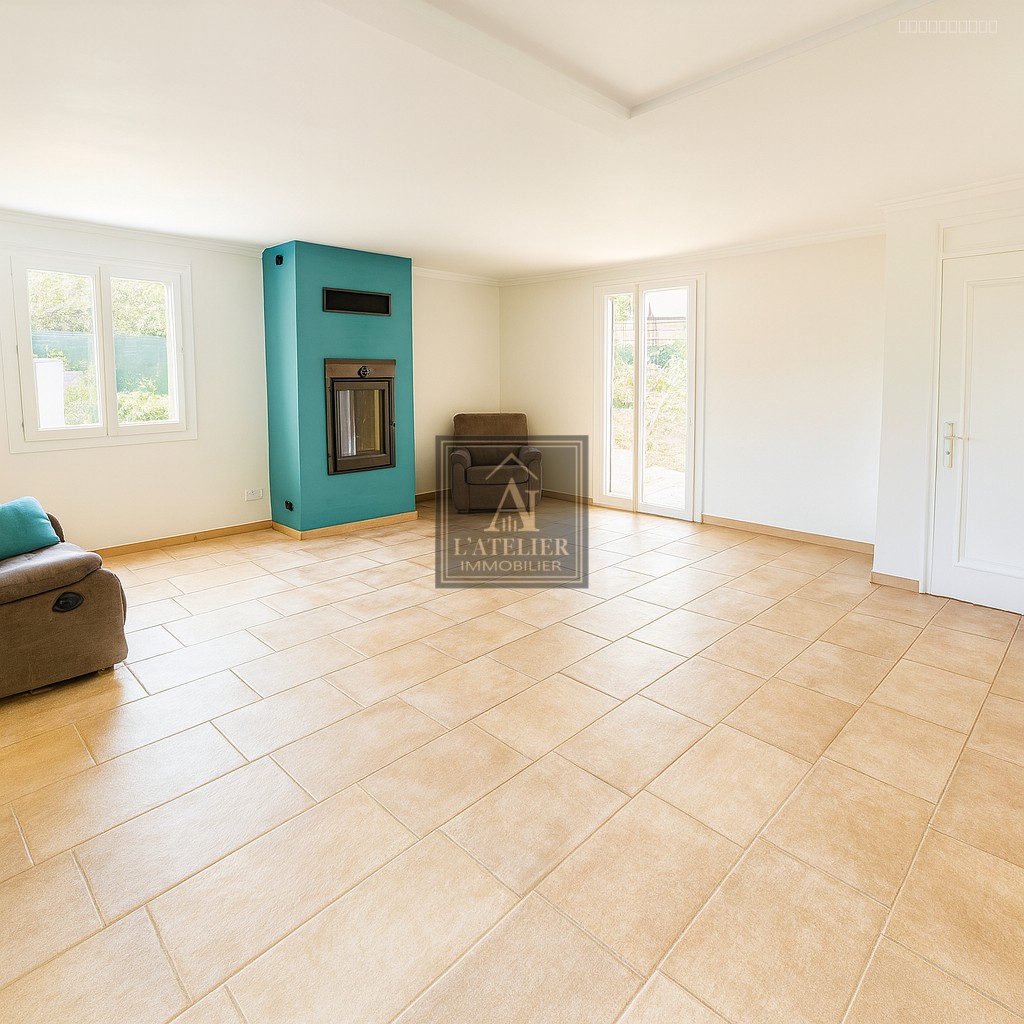 Maison de plain-pied avec piscine garage et dépendances — photo 5