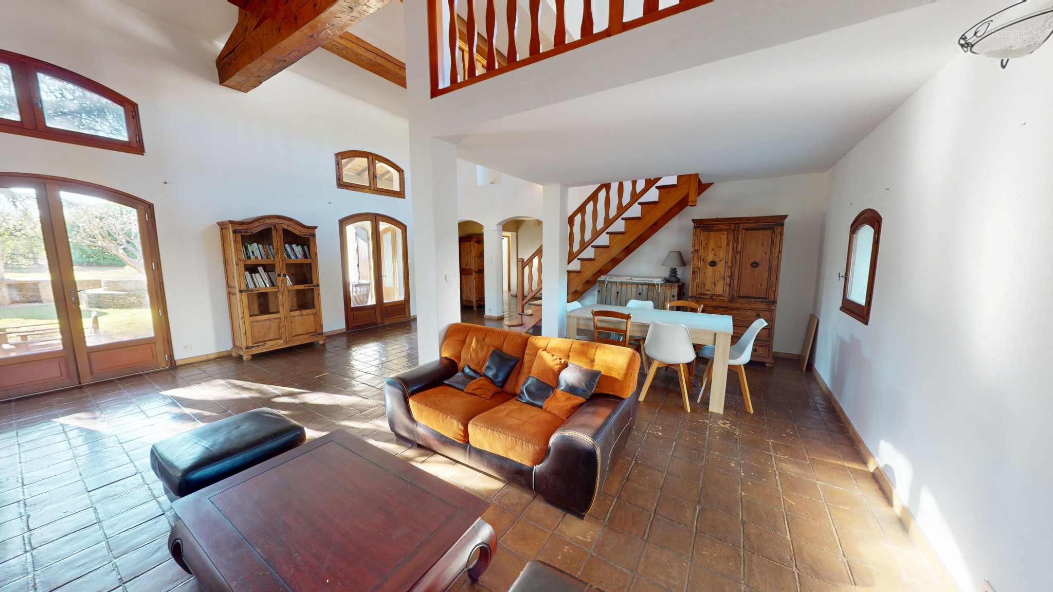 Villa style hacienda T5 avec Terrain paysagé et Piscine — photo 7