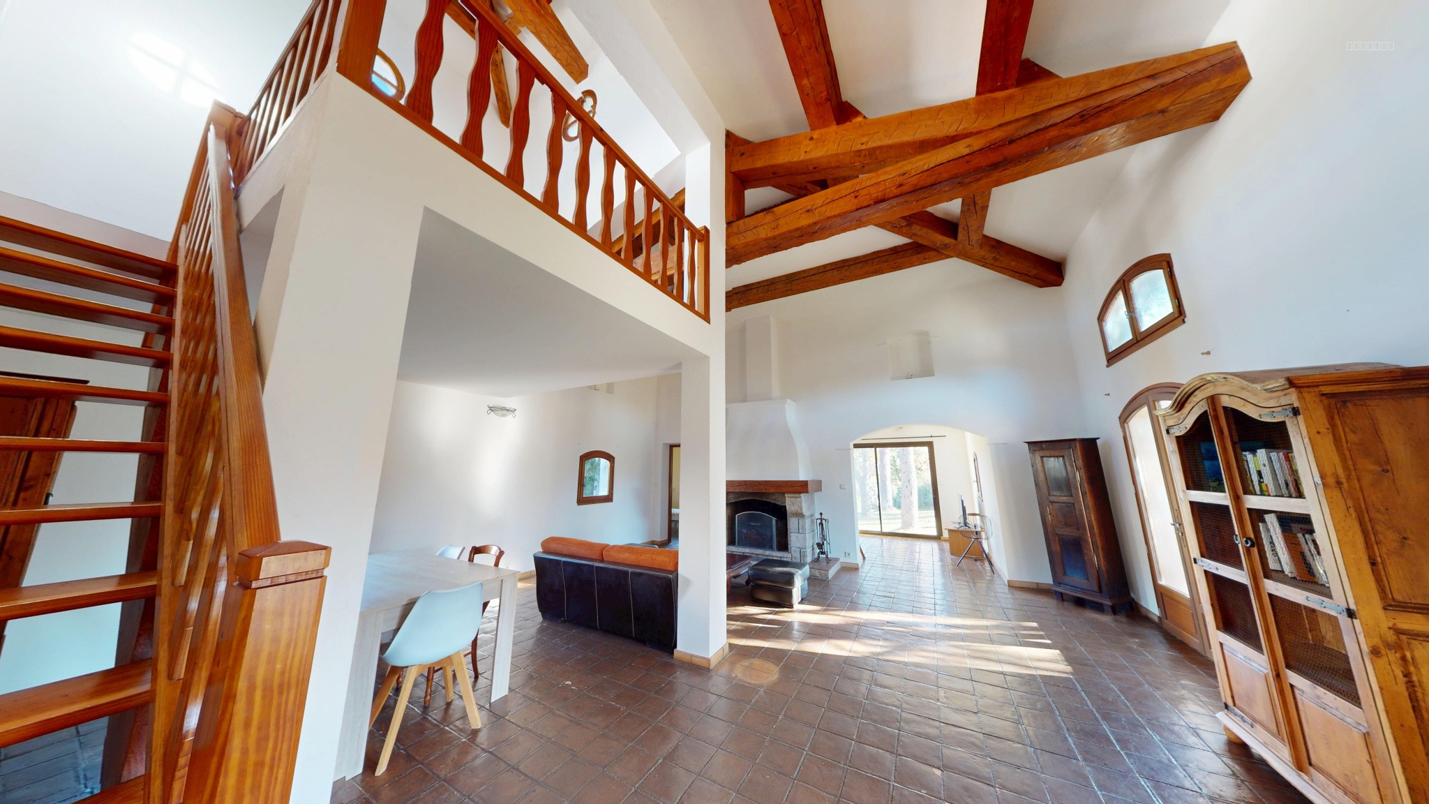 Villa style hacienda T5 avec Terrain paysagé et Piscine — photo 9