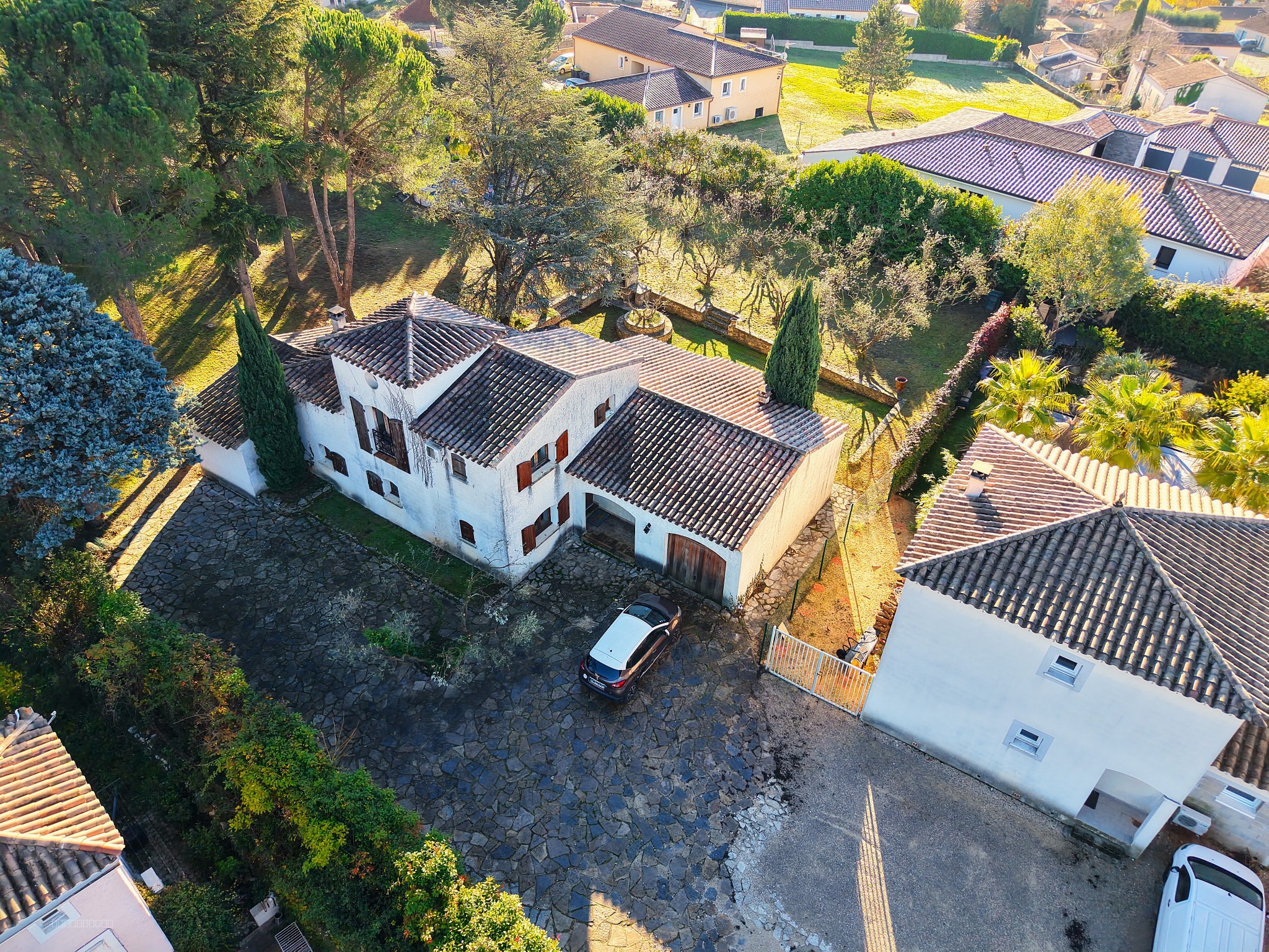 Villa style hacienda T5 avec Terrain paysagé et Piscine — photo 2