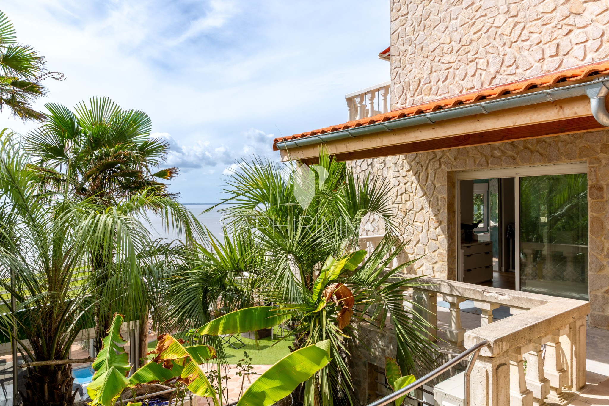 Villa d'exception, terrasse vue océan, dépendance, chemin à flanc de falaise, grotte privée et accès plage — photo 9