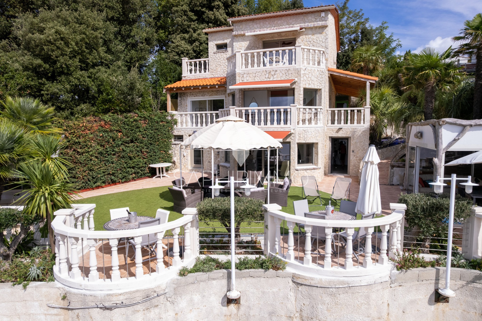 Villa d'exception, terrasse vue océan, dépendance, chemin à flanc de falaise, grotte privée et accès plage — photo 14