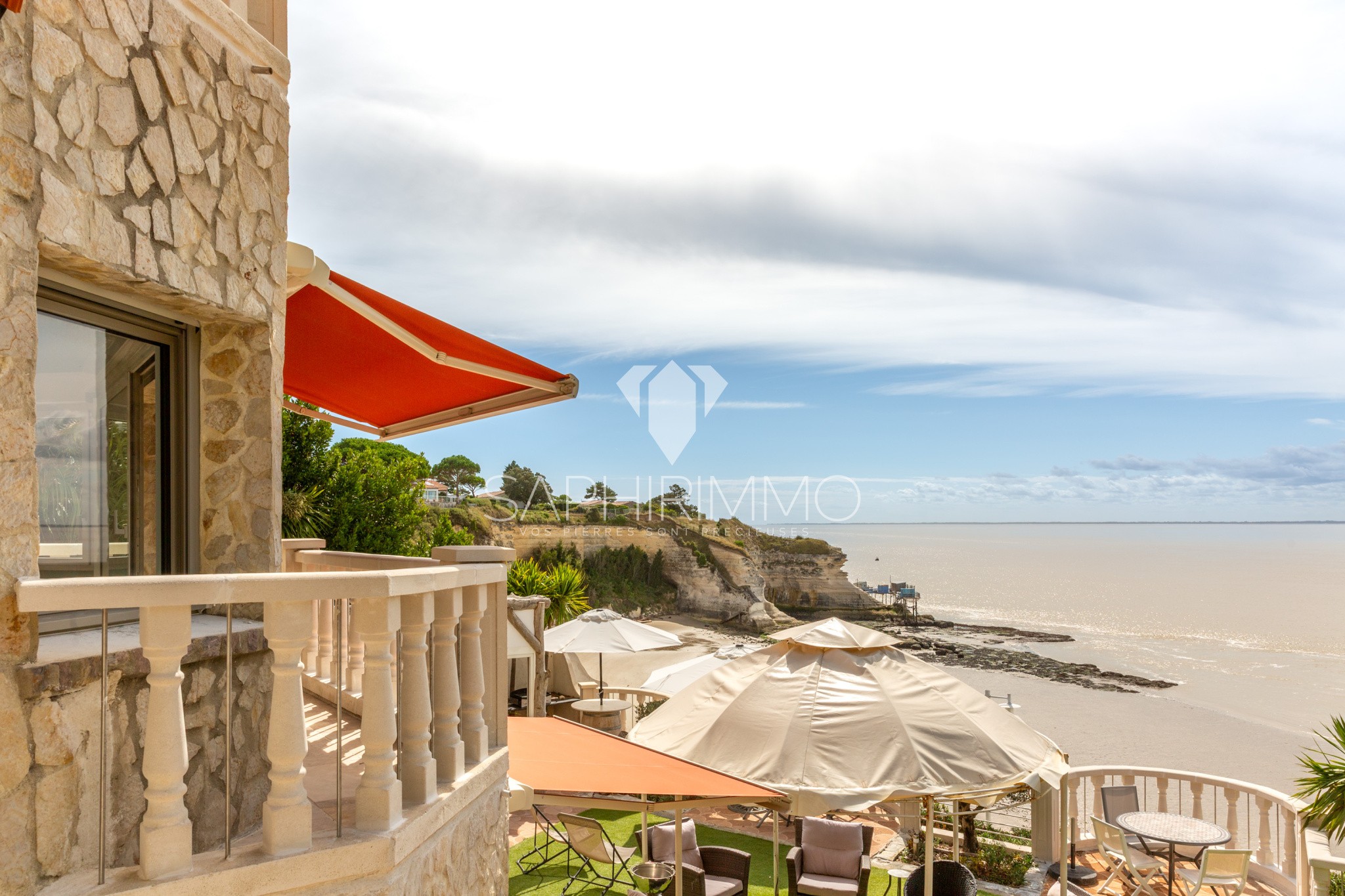 Villa d'exception, terrasse vue océan, dépendance, chemin à flanc de falaise, grotte privée et accès plage — photo 17