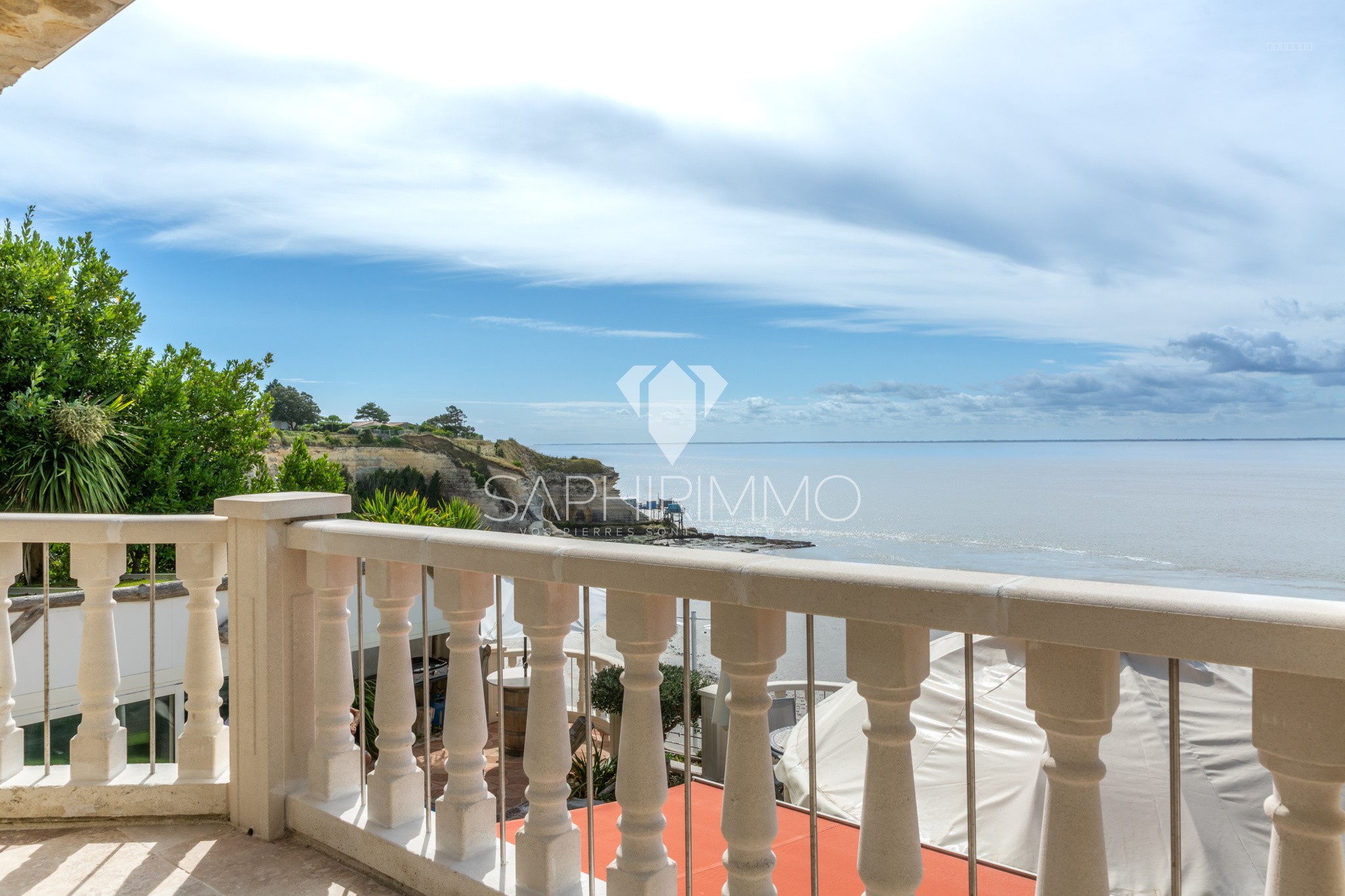 Villa d'exception, terrasse vue océan, dépendance, chemin à flanc de falaise, grotte privée et accès plage — photo 15