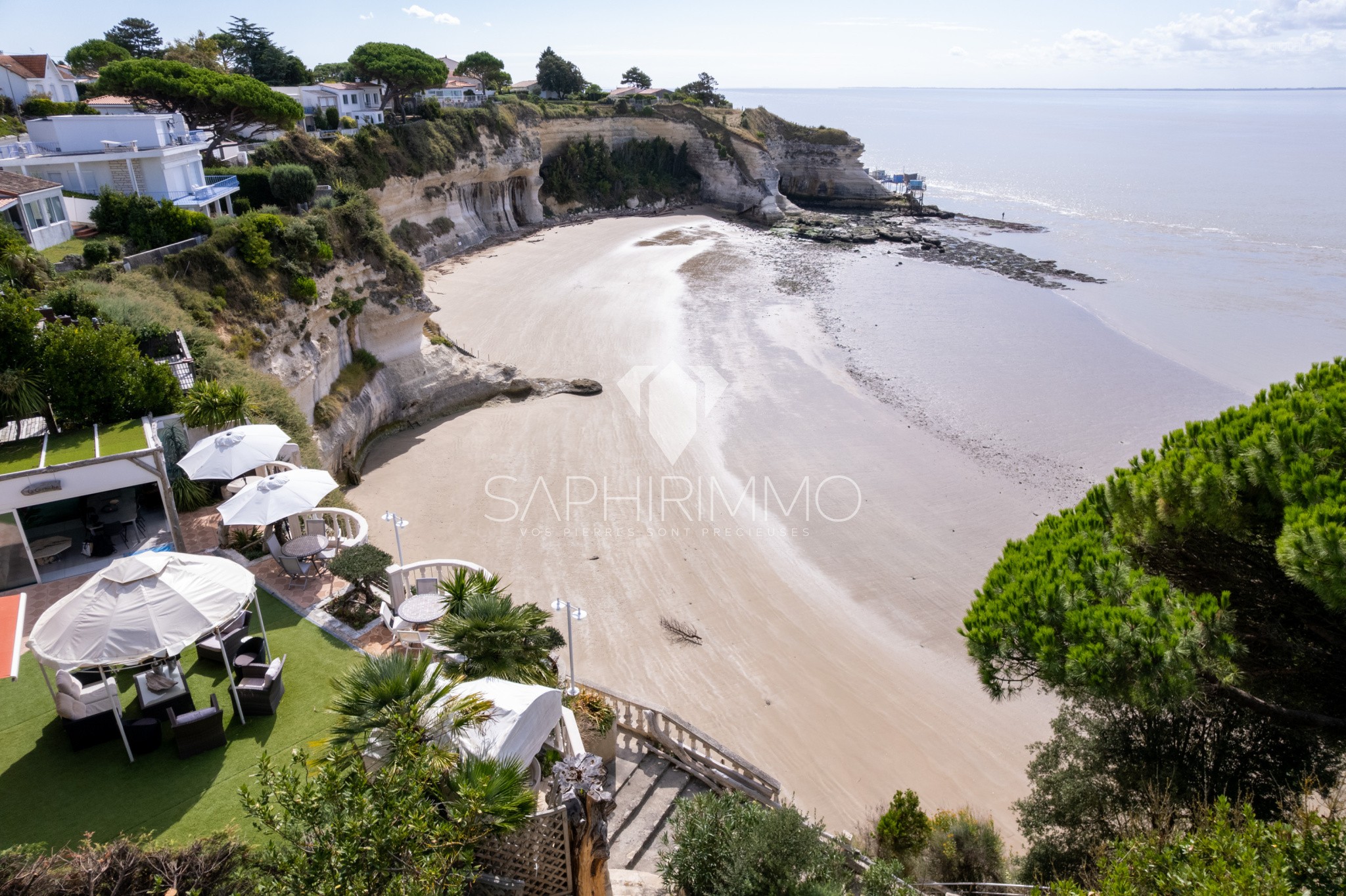 Villa d'exception, terrasse vue océan, dépendance, chemin à flanc de falaise, grotte privée et accès plage — photo 11