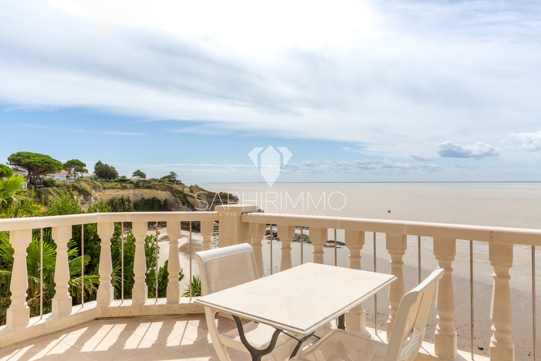 Villa d'exception, terrasse vue océan, dépendance, chemin à flanc de falaise, grotte privée et accès plage — photo 18