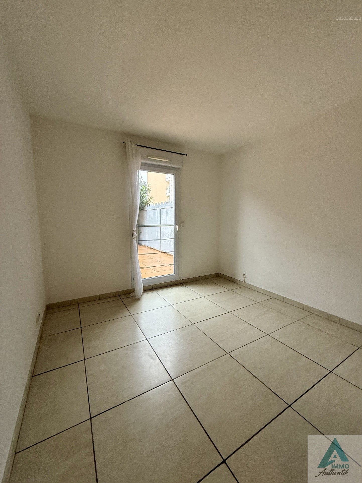 CHATEAU GOMBERT IDÉALEMENT SITUÉ !! TYPE 3 GRANDE TERRASSE 59M2 AVEC JARDIN 61M2 !! PLACE DE PARKING — photo 5