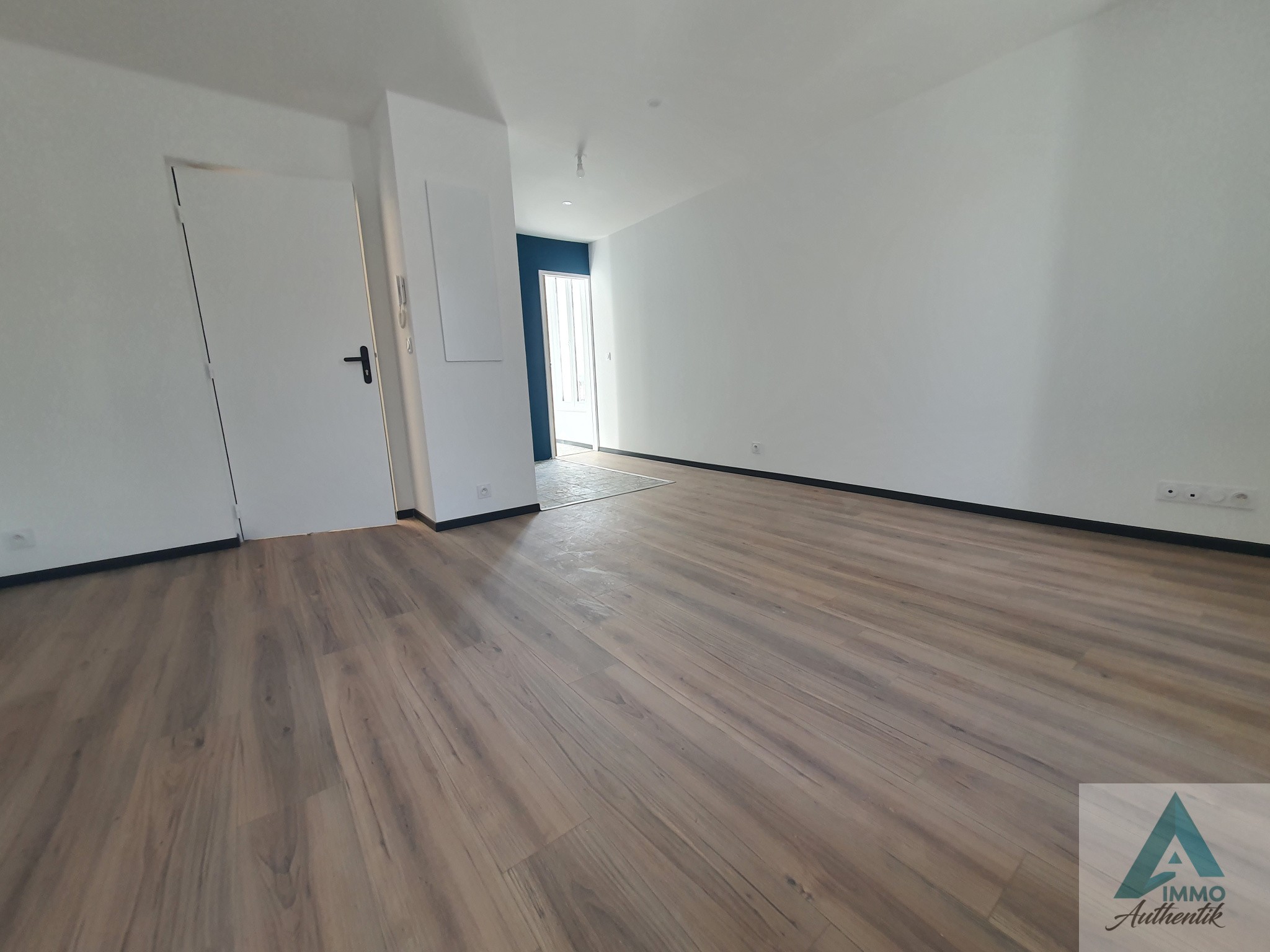 MARTIGUES 13500 RUE SINETIS STUDIO 1 PIECE 25.77M2 BALCON — photo 4