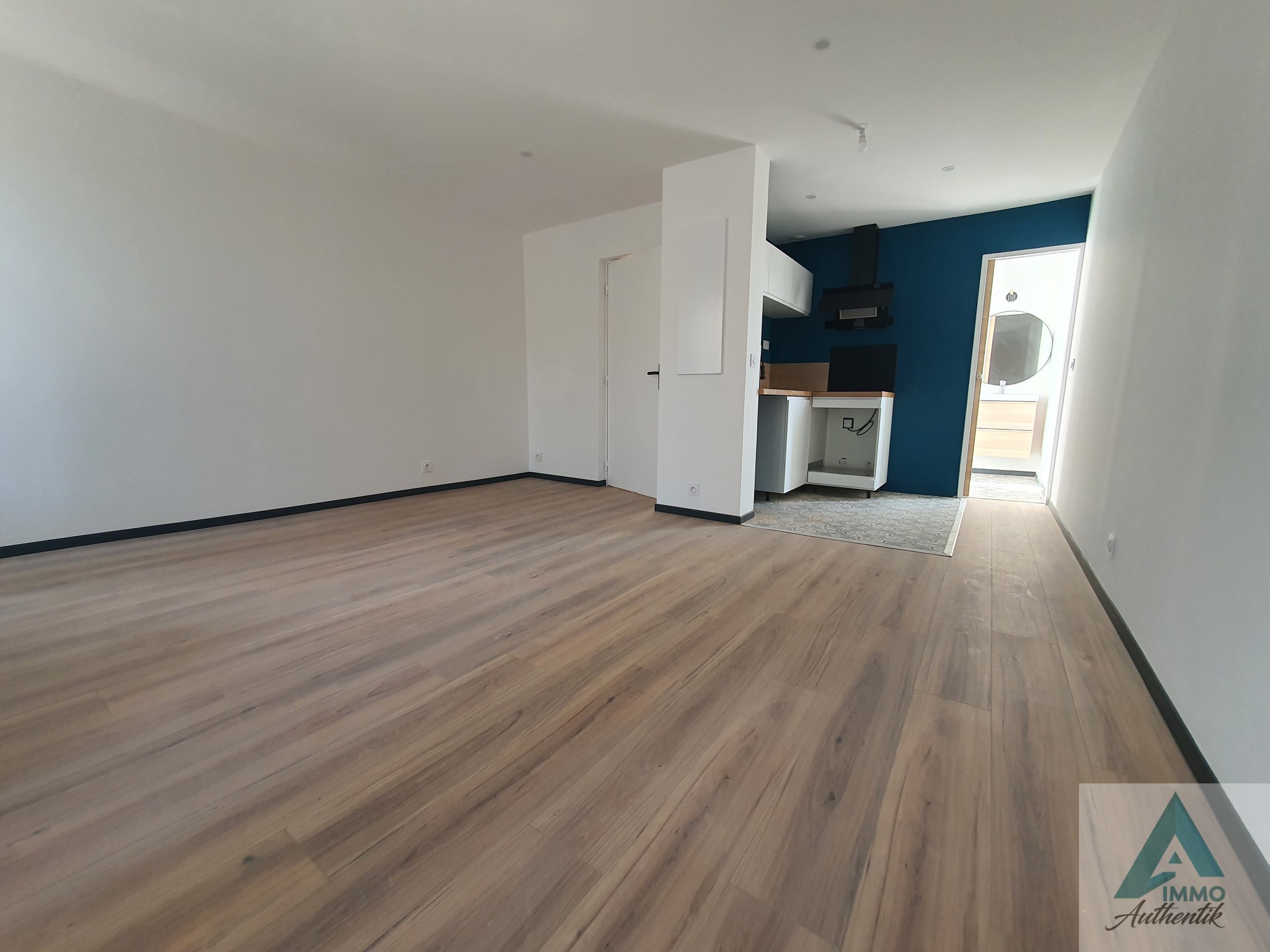 MARTIGUES 13500 RUE SINETIS STUDIO 1 PIECE 25.77M2 BALCON — photo 2