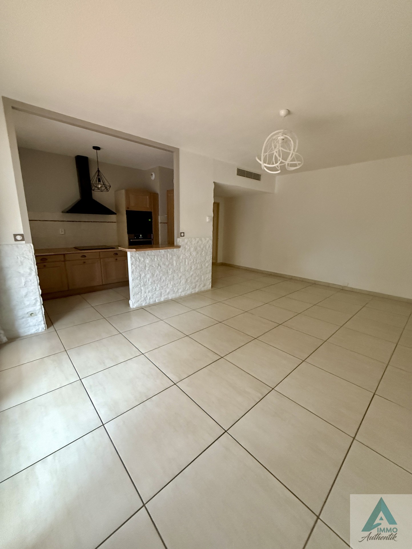 CHATEAU GOMBERT IDÉALEMENT SITUÉ !! TYPE 3 GRANDE TERRASSE 59M2 AVEC JARDIN 61M2 !! PLACE DE PARKING — photo 4