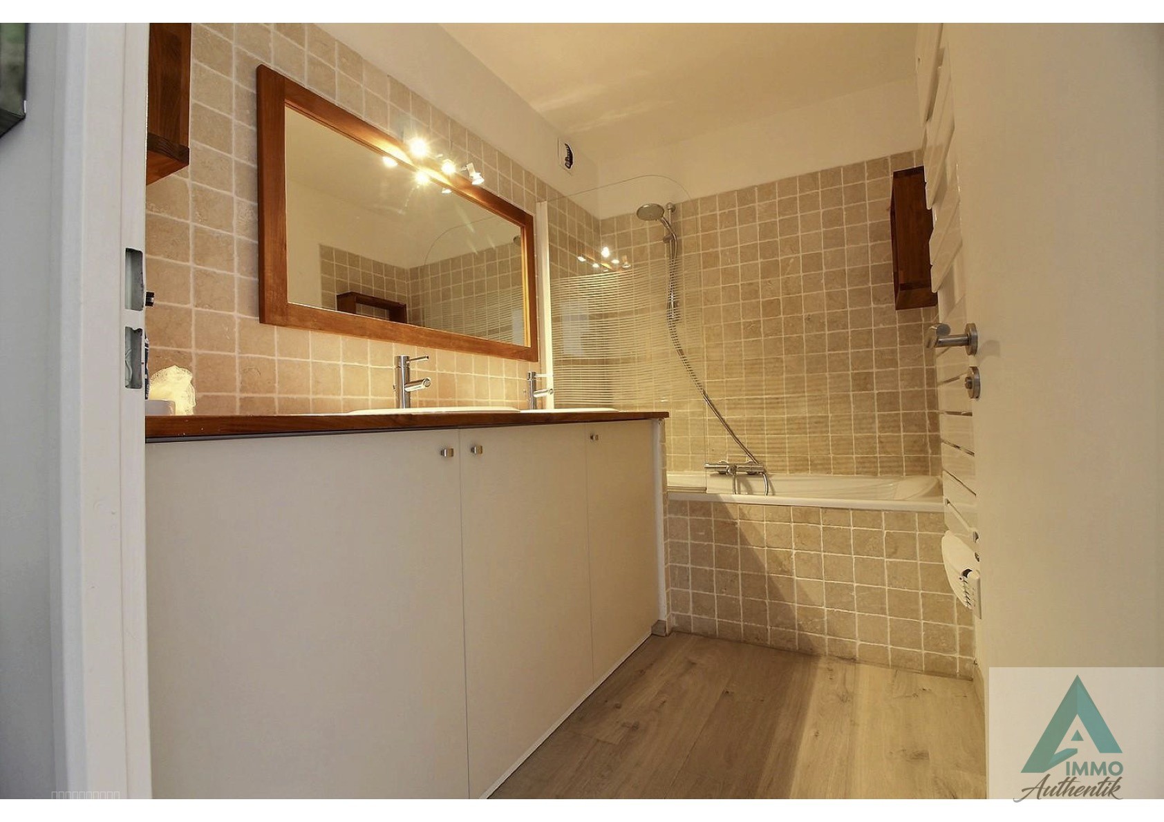 LA CIOTAT APPARTEMENT T5 MEUBLÉ - TERRASSE - GARAGE - PLACE DE PARKING PRIVATIVE — photo 10