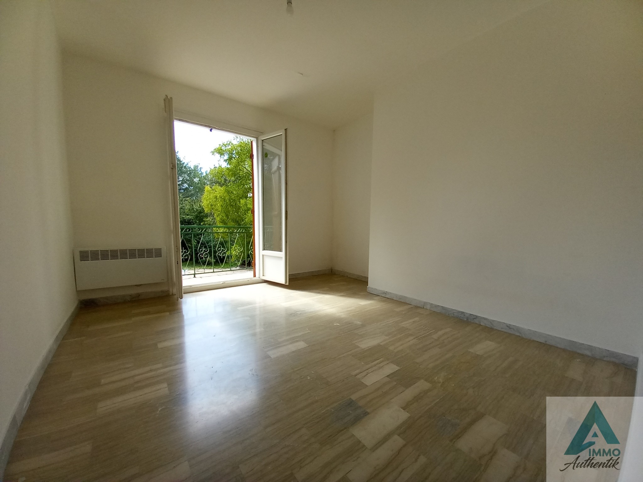 13720 LA BOUILLADISSE APPARTEMENT 5 PIECES  BALCON TERRASSE JARDIN STATIONNEMENT — photo 7
