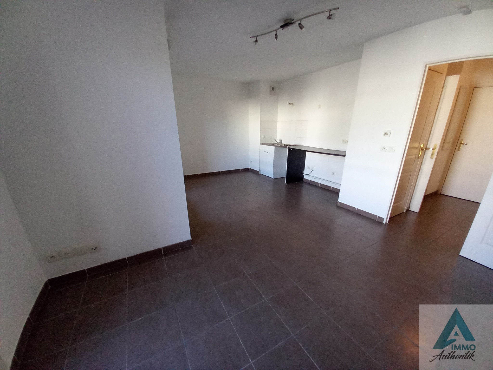 13112 LA DESTROUSSE APPARTEMENT 3PIECES STATIONNEMENT — photo 9