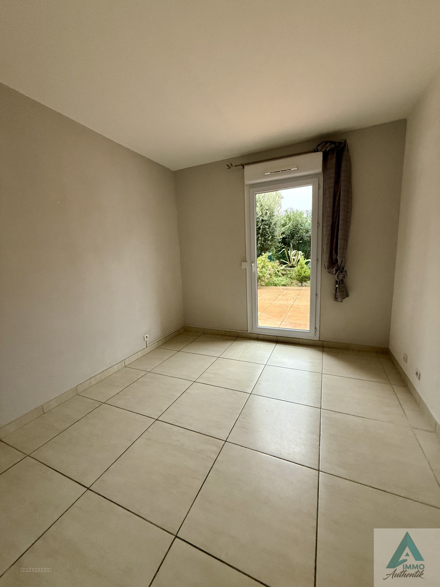 CHATEAU GOMBERT IDÉALEMENT SITUÉ !! TYPE 3 GRANDE TERRASSE 59M2 AVEC JARDIN 61M2 !! PLACE DE PARKING — photo 6