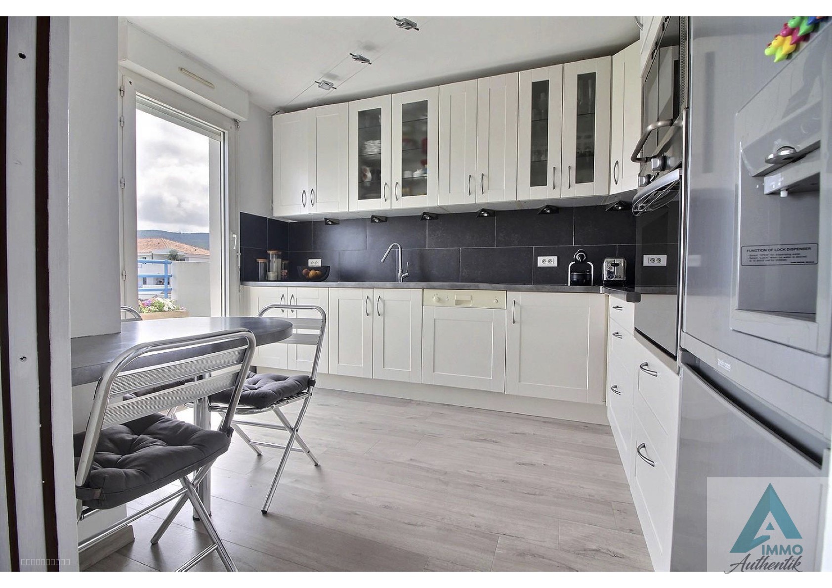 LA CIOTAT APPARTEMENT T5 MEUBLÉ - TERRASSE - GARAGE - PLACE DE PARKING PRIVATIVE — photo 6