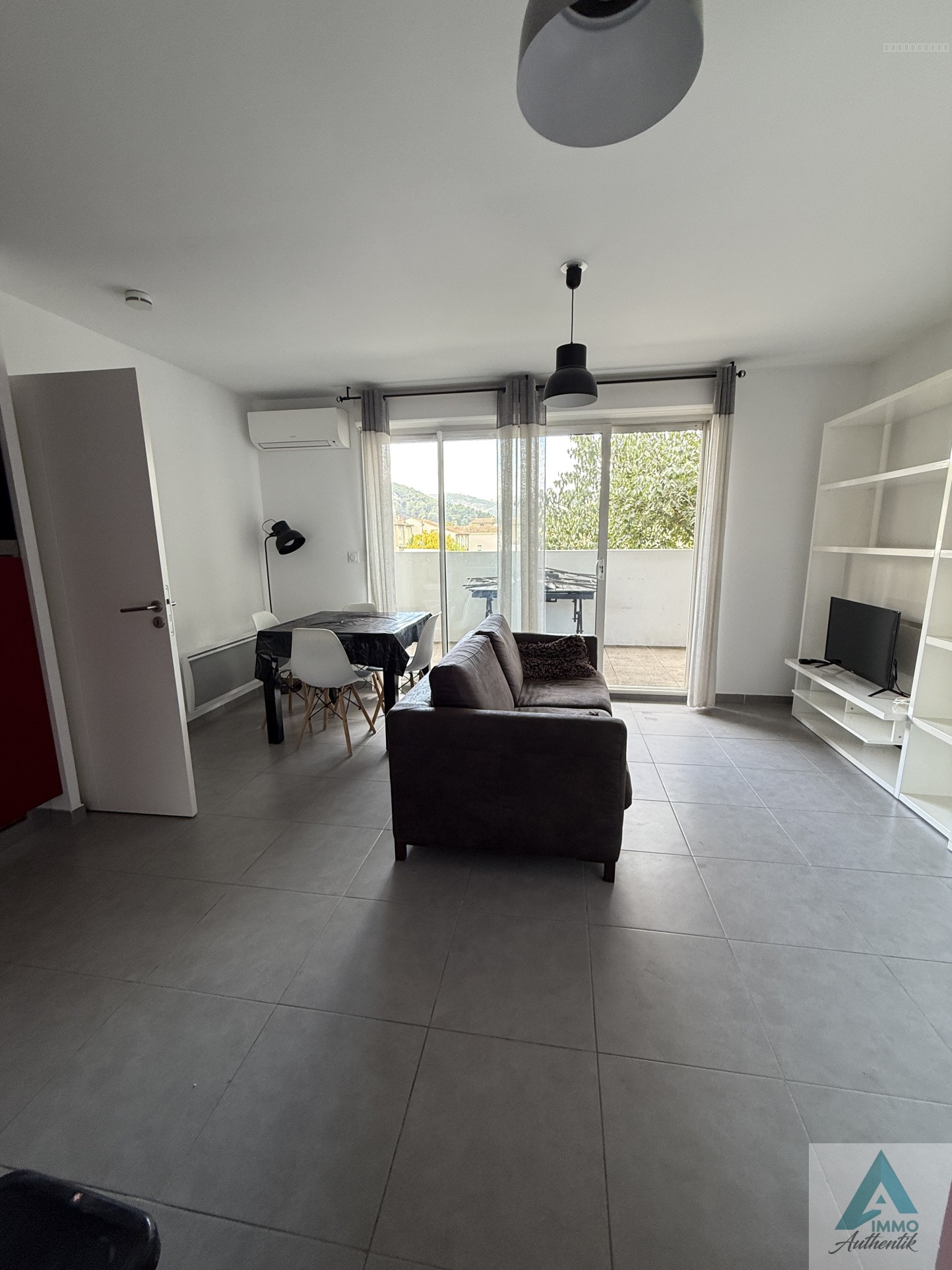 TRÈS BEAU TYPE 2 MEUBLÉ AVEC BALCON — photo 5
