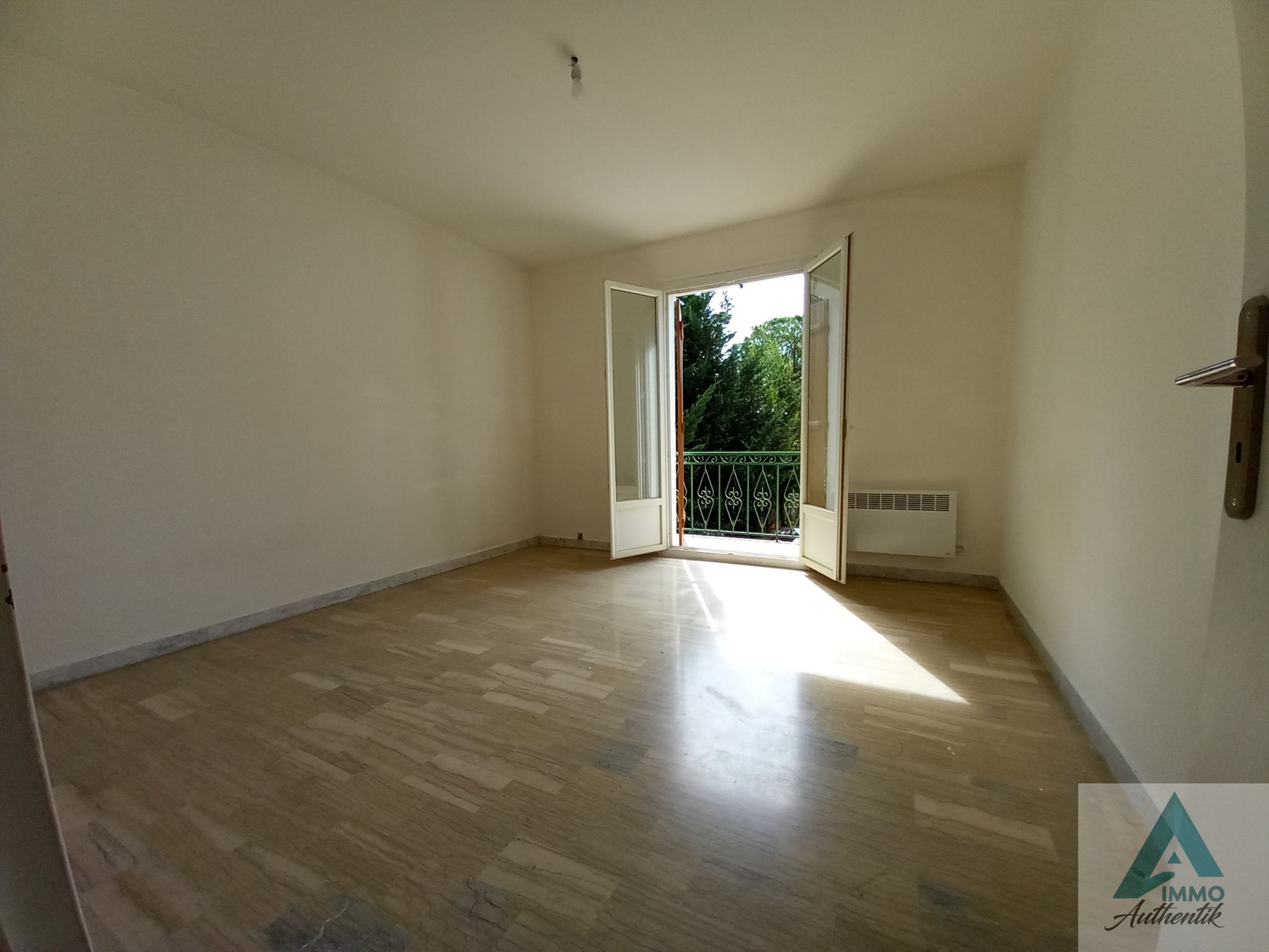 13720 LA BOUILLADISSE APPARTEMENT 5 PIECES  BALCON TERRASSE JARDIN STATIONNEMENT — photo 6