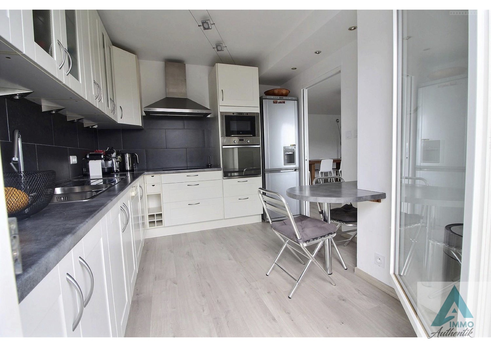 LA CIOTAT APPARTEMENT T5 MEUBLÉ - TERRASSE - GARAGE - PLACE DE PARKING PRIVATIVE — photo 5