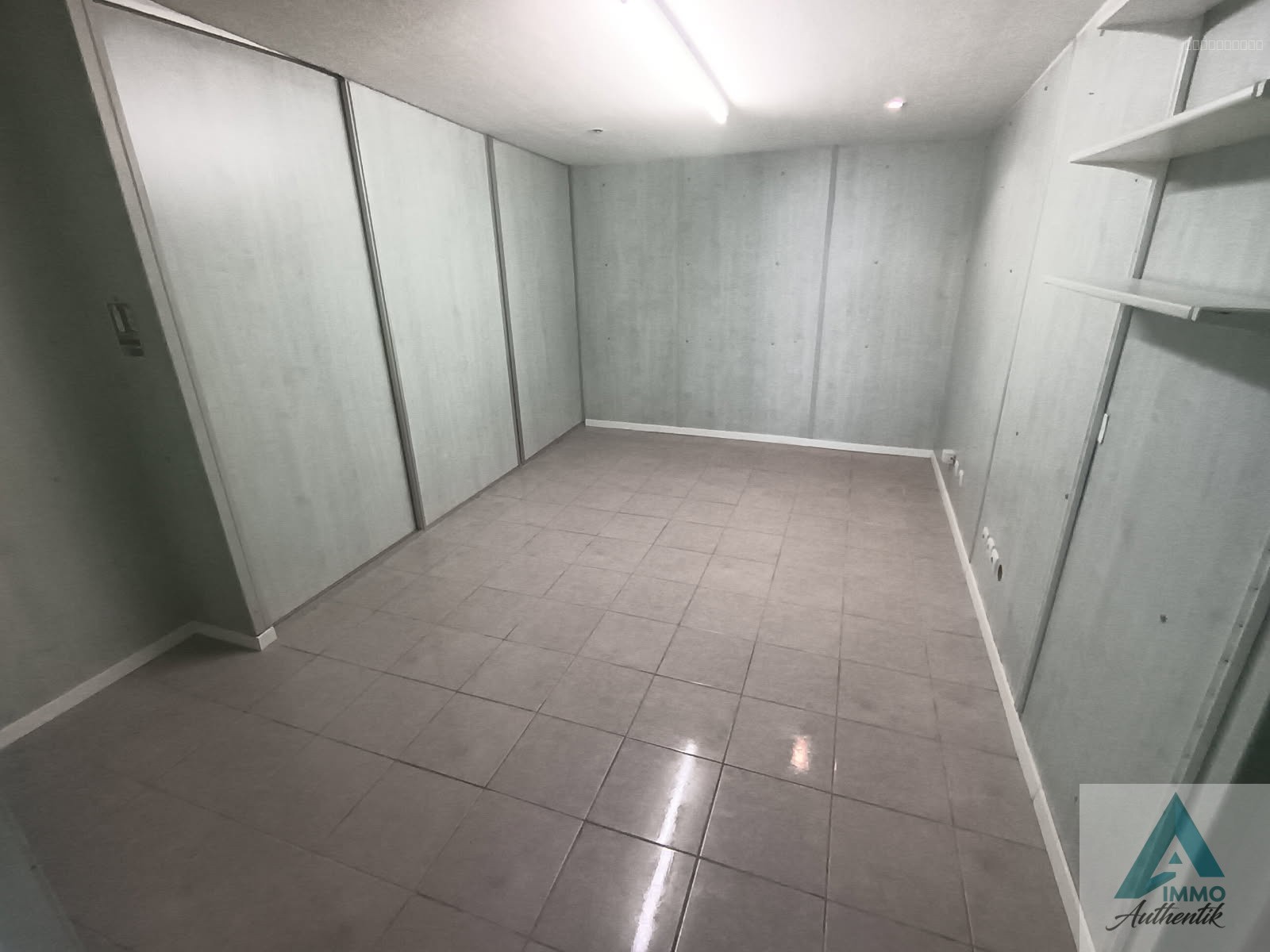 LA SEYNE SUR MER  / AVENUE GARIBALDI / LOCAL COMMERCIAL 70.53m2 — photo 3