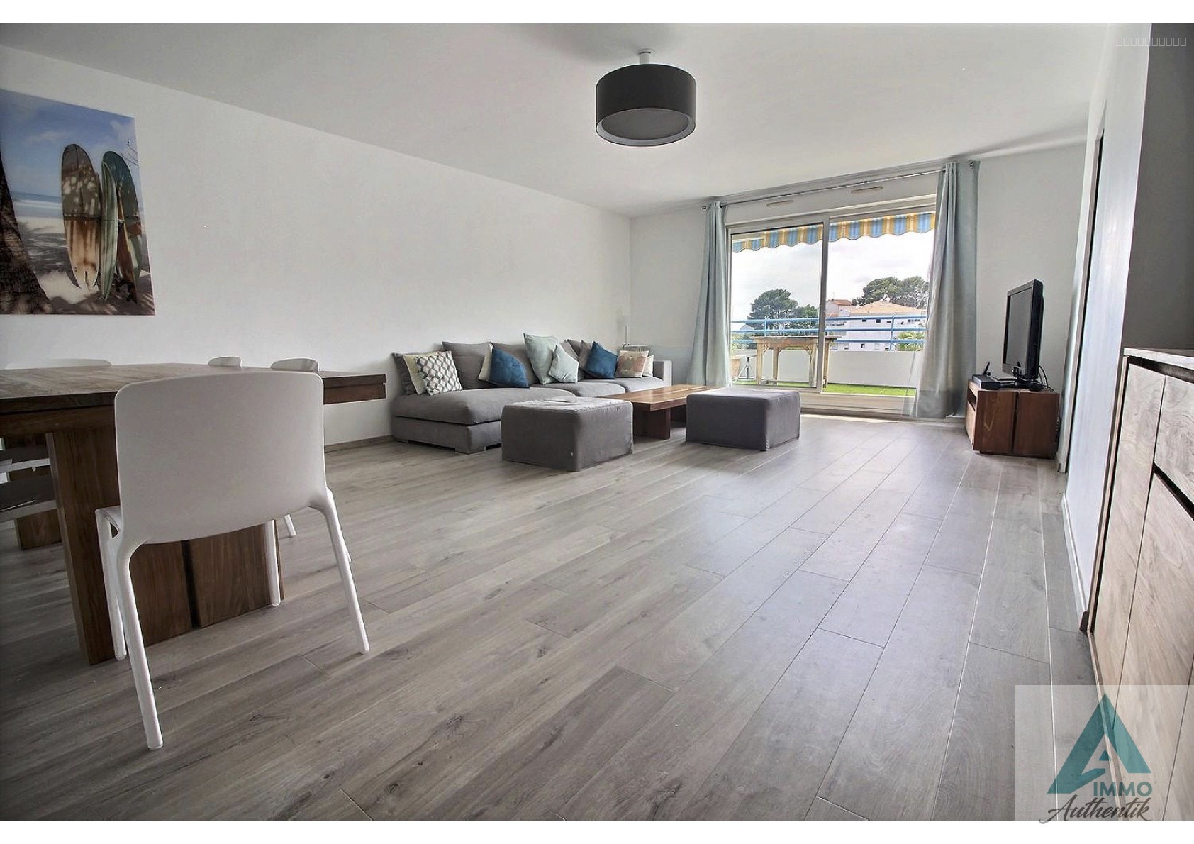 LA CIOTAT APPARTEMENT T5 MEUBLÉ - TERRASSE - GARAGE - PLACE DE PARKING PRIVATIVE — photo 3