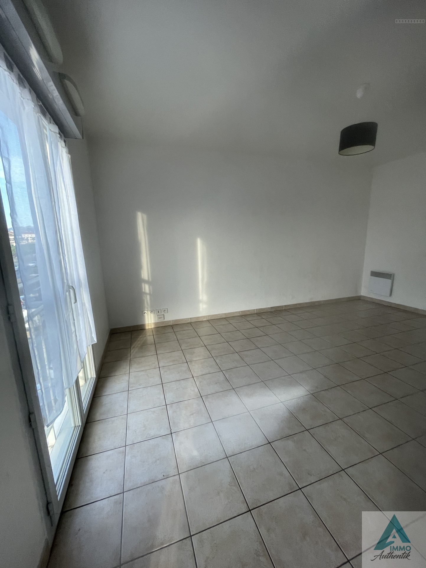 SITUÉ EN BORD DE MER AVEC SUPERBE VUE !! STUDIO AVEC GARAGE — photo 3