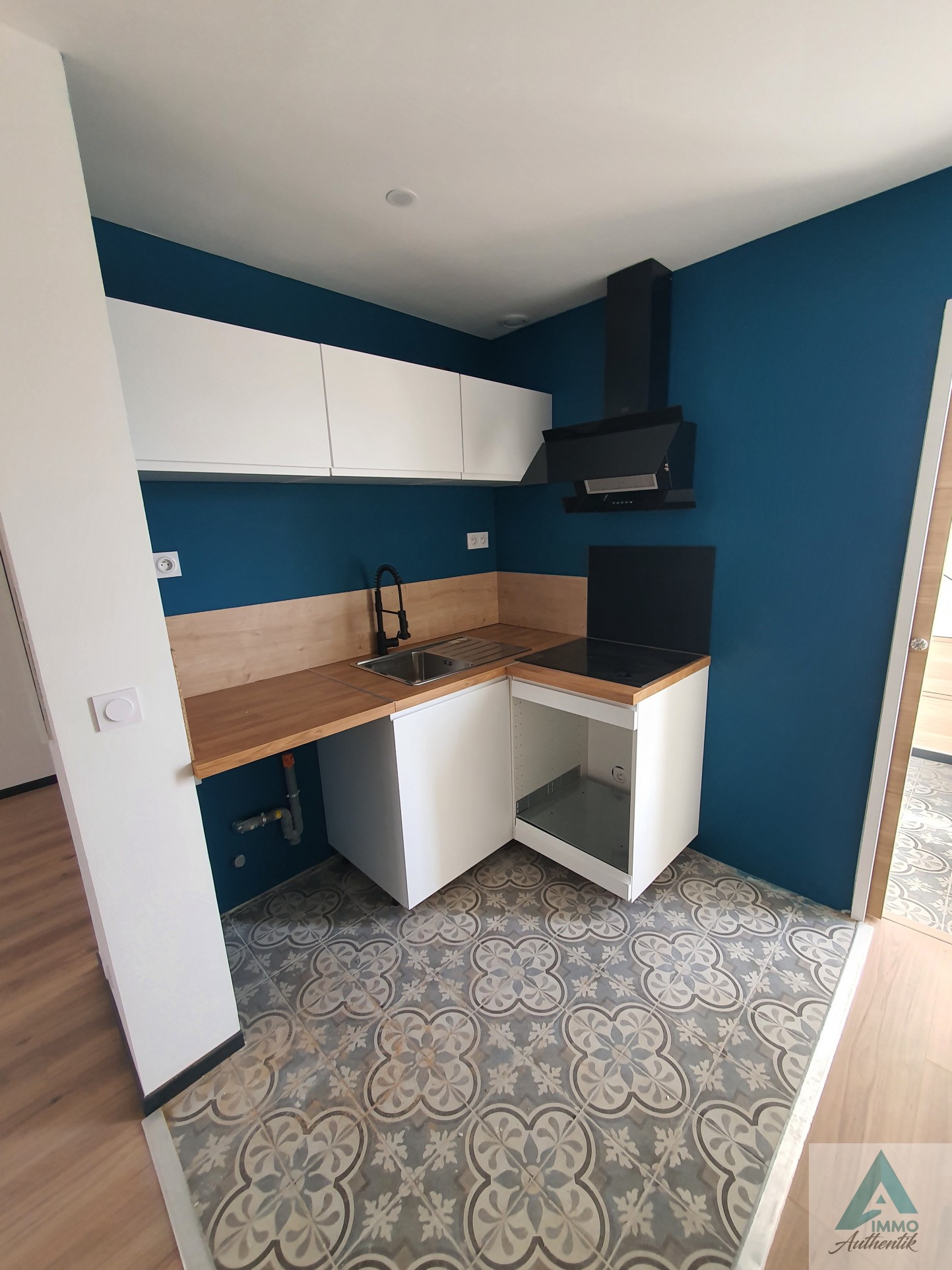 MARTIGUES 13500 RUE SINETIS STUDIO 1 PIECE 25.77M2 BALCON — photo 3