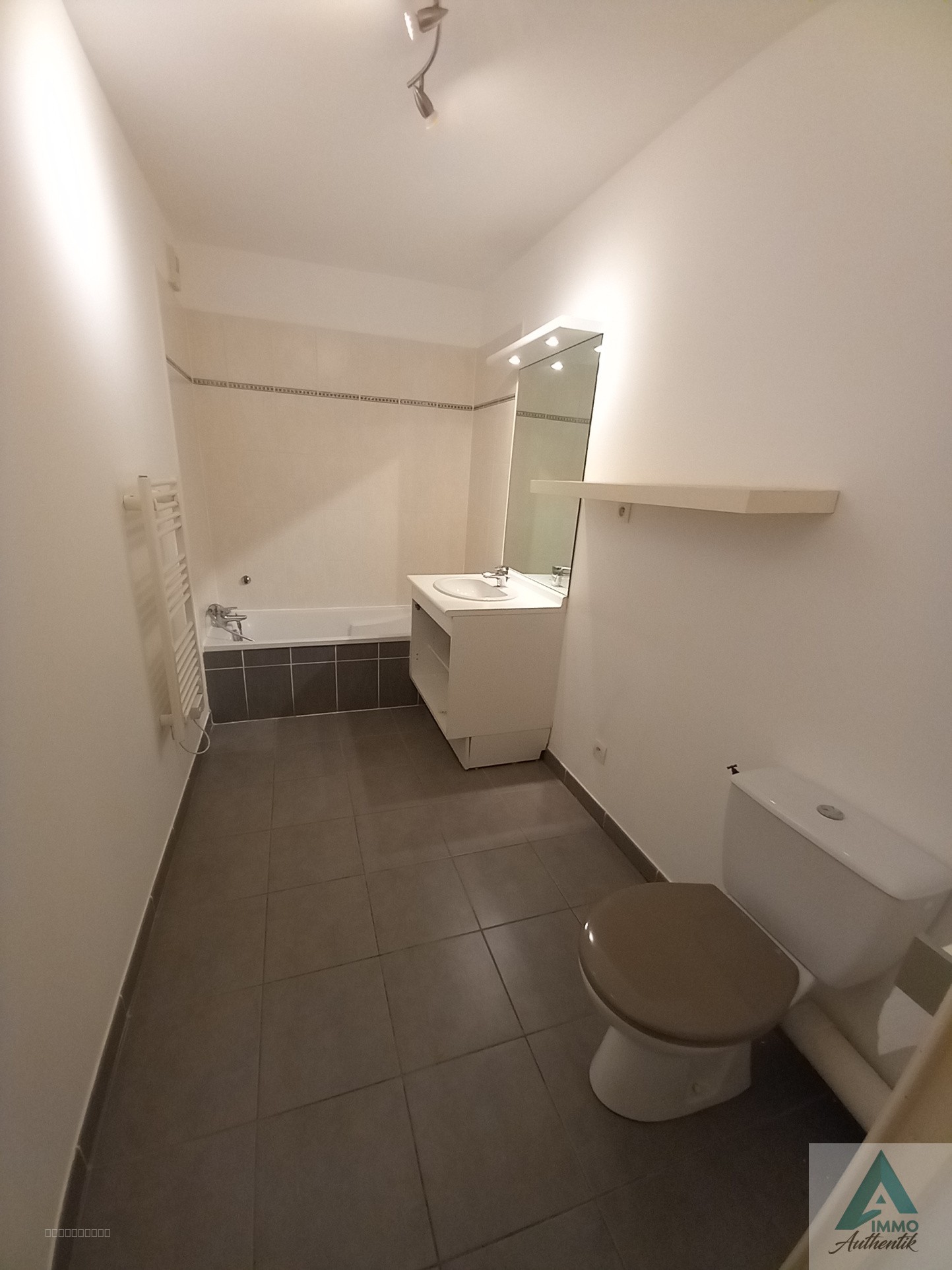 13112 LA DESTROUSSE APPARTEMENT 3PIECES STATIONNEMENT — photo 10