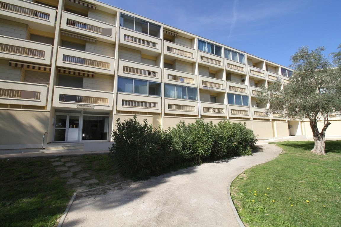 STUDIO vue parc avec place de parking — photo 6