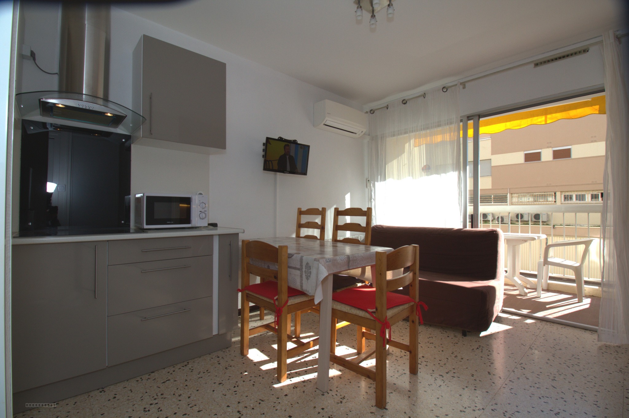 T1 avec terrasse — photo 2