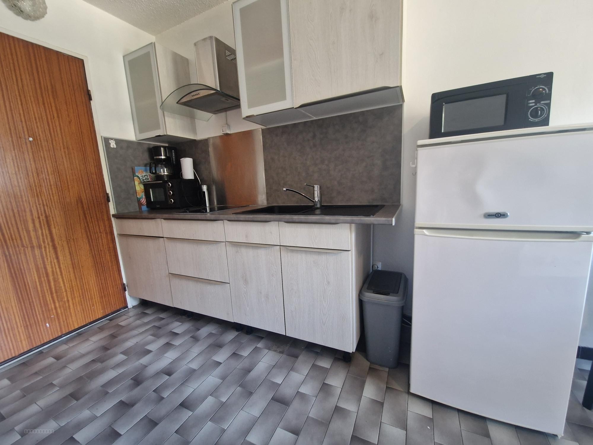 À vendre   Studio avec balcon, vue dégagée sur parc — photo 2
