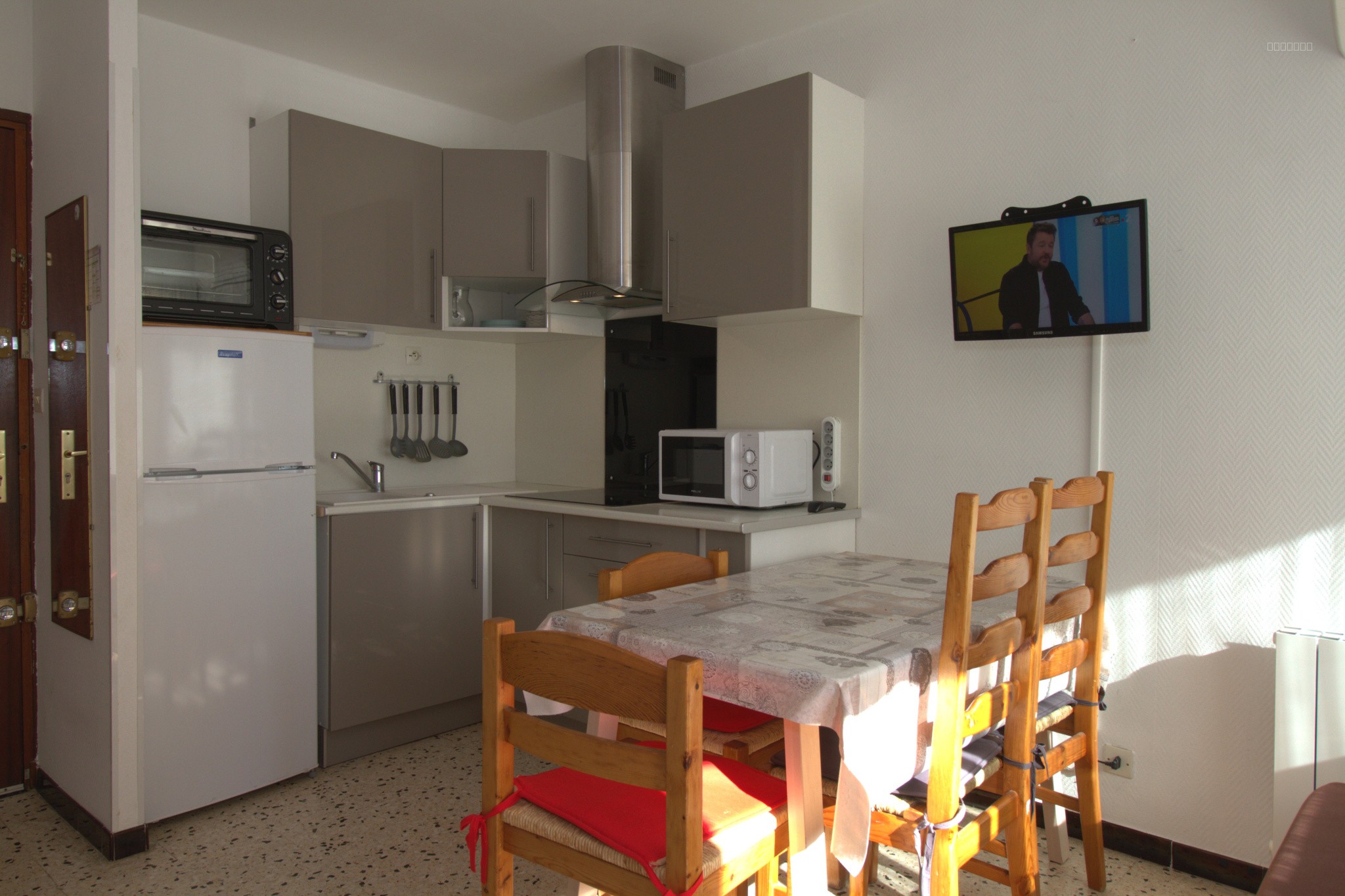 T1 avec terrasse — photo 3