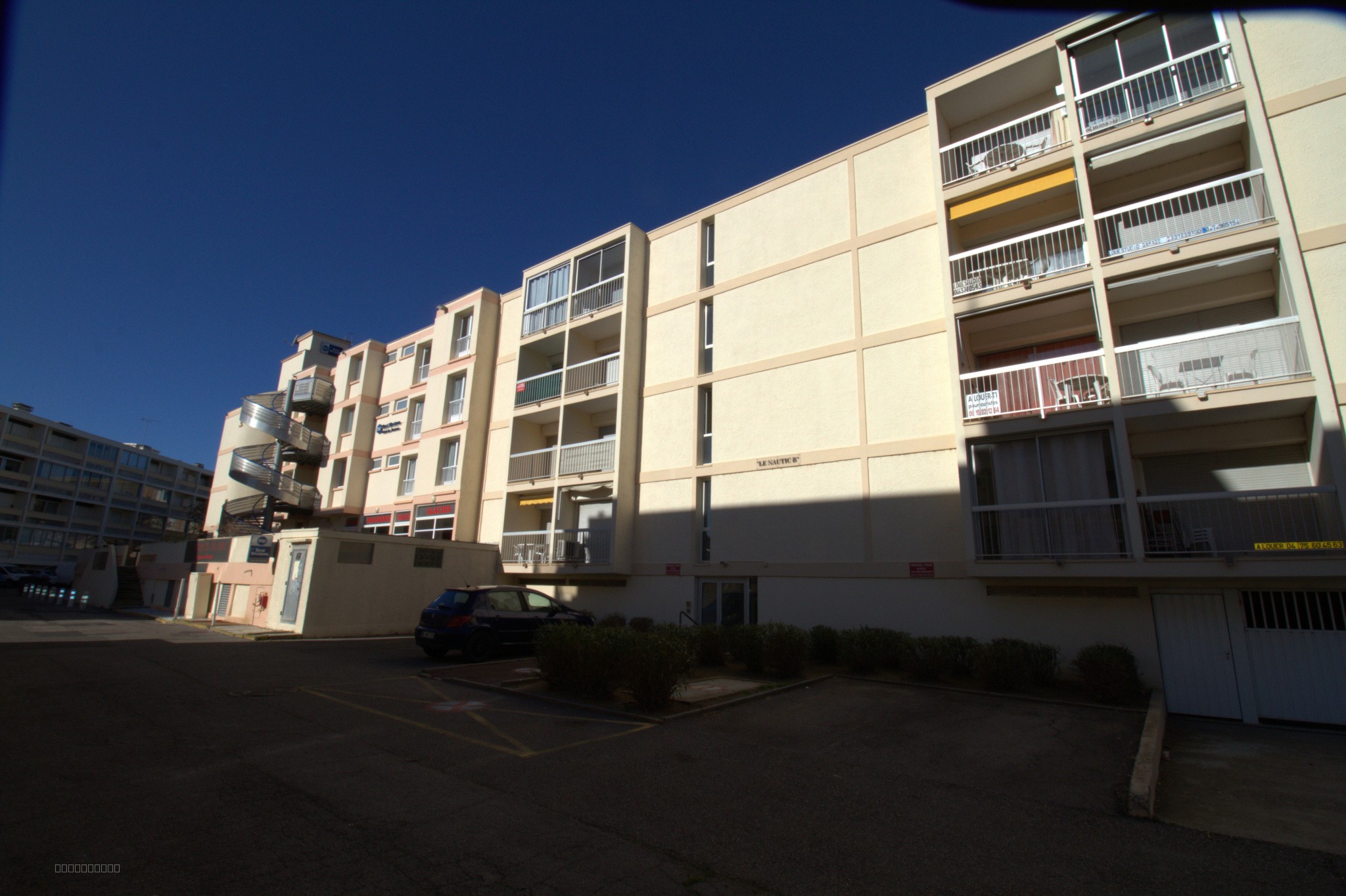 T1 avec terrasse — photo 8