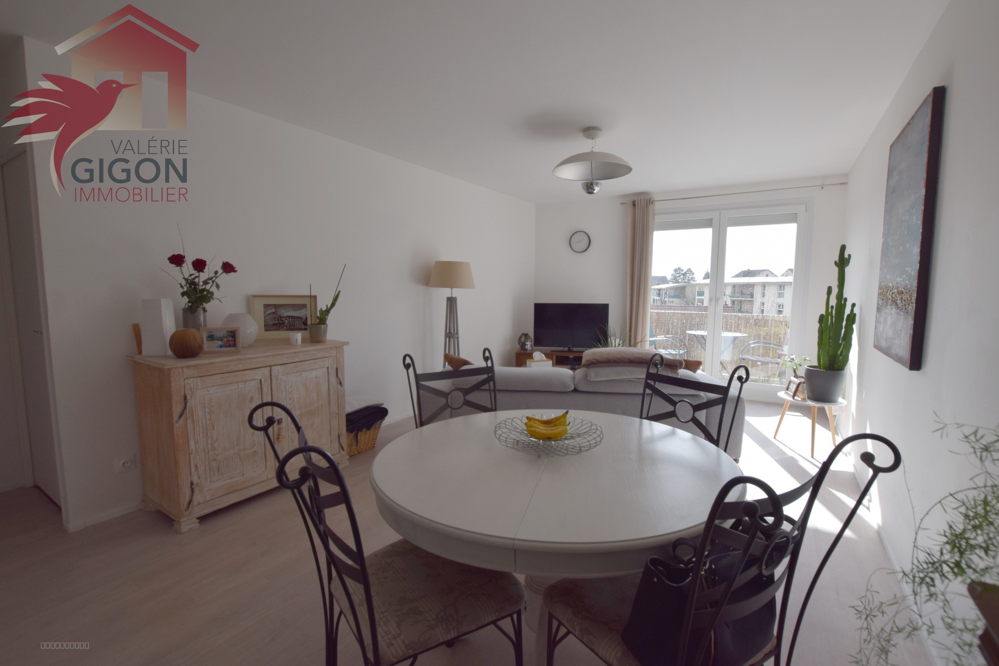 BEL APPARTEMENT TOTALEMENT RENOVE, TRES BIEN ENTRETENU, LUMINEUX ET FONCTIONNEL dans petite copropriété avec b — photo 4