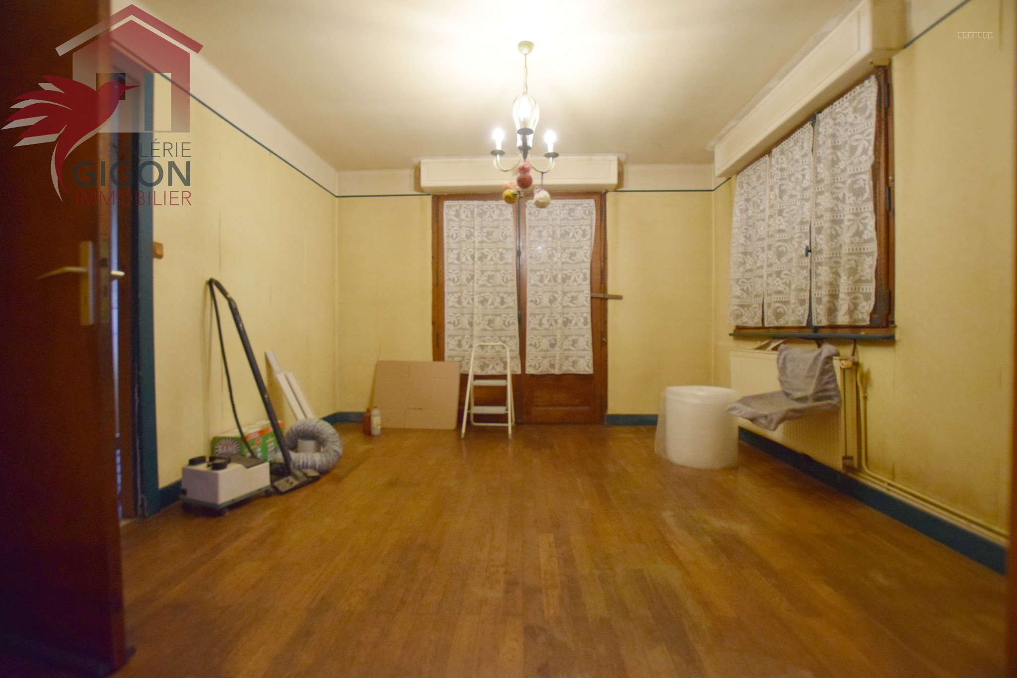 MAISON SPACIEUSE ET LUMINEUSE ENTIEREMENT A RENOVER DONNANT SUR TERRASSE ET JARDIN ARBORE — photo 3