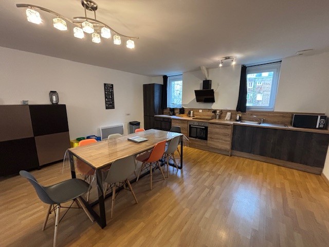 Trés Beau Duplex à deux pas du quai vendu meublé et équipé — photo 7