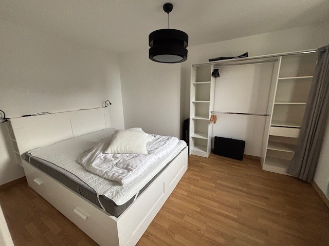 Trés Beau Duplex à deux pas du quai vendu meublé et équipé — photo 5