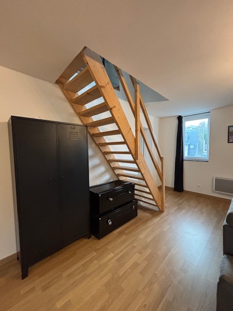 Trés Beau Duplex à deux pas du quai vendu meublé et équipé — photo 9