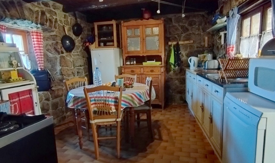Grande maison avec gîte, piscine chauffée et vue panoramique. — photo 15
