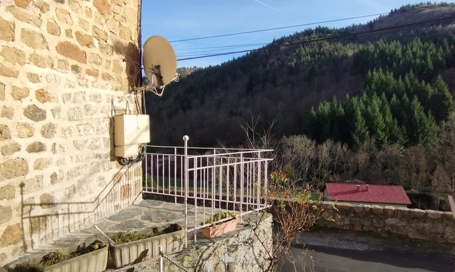 Dans petit village trés tranquille, appartement dans maison pierres. — photo 3