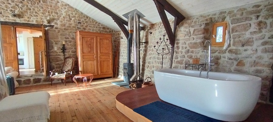Grande maison avec gîte, piscine chauffée et vue panoramique. — photo 17