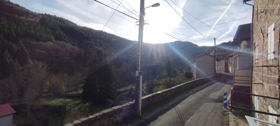 Dans petit village trés tranquille, appartement dans maison pierres. — photo 15