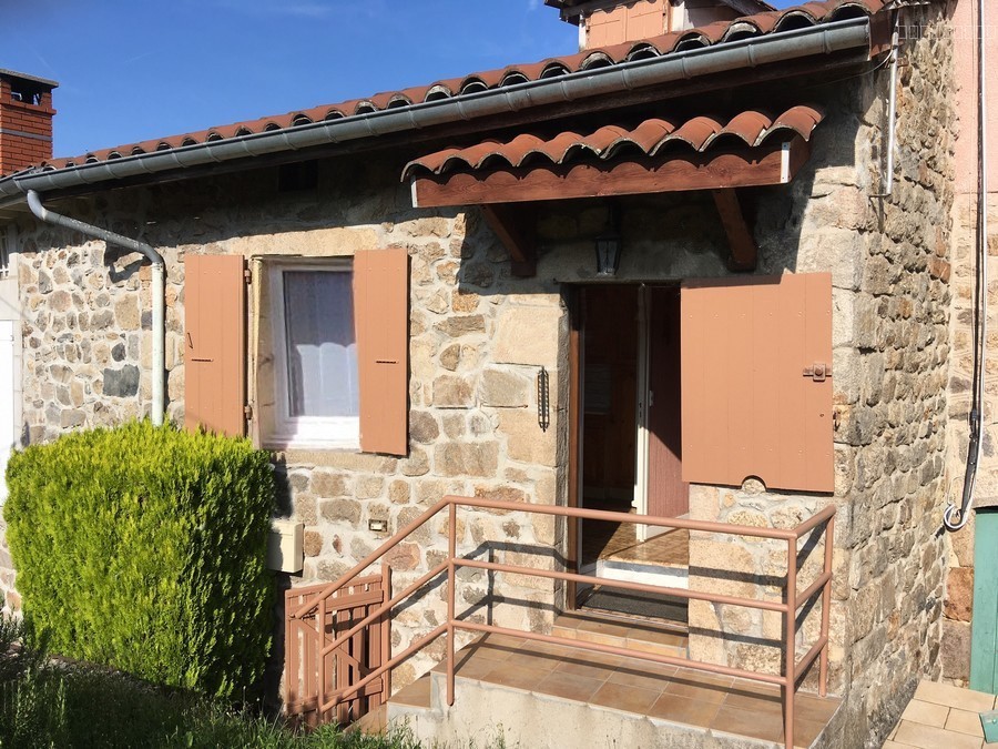 Maison en pierres dans quartier calme — photo 5