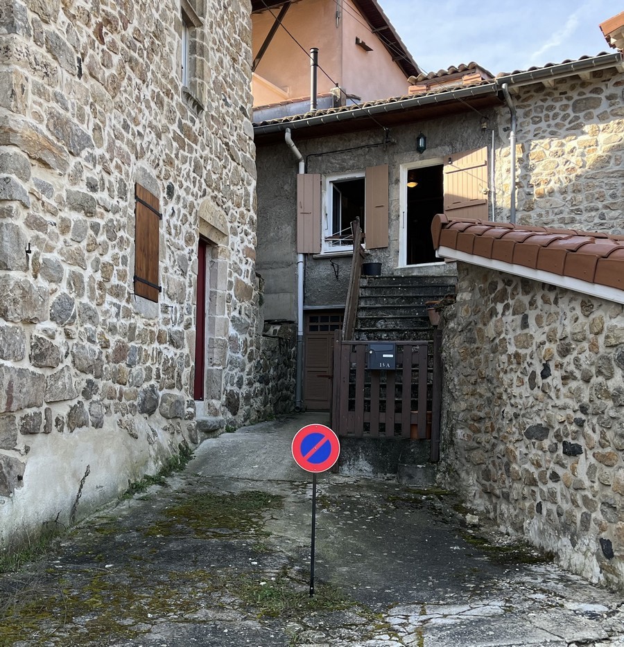 Maison en pierres dans quartier calme — photo 14