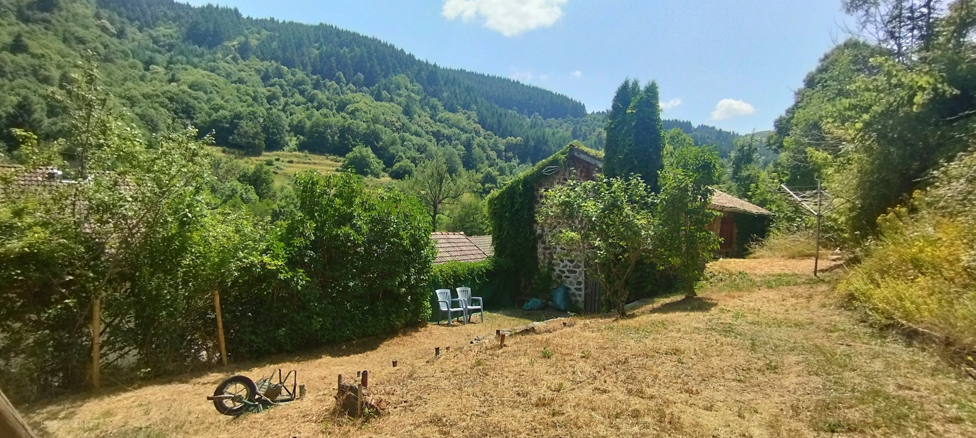 Maison en pierres avec jardin dominant et grande terrasse — photo 2